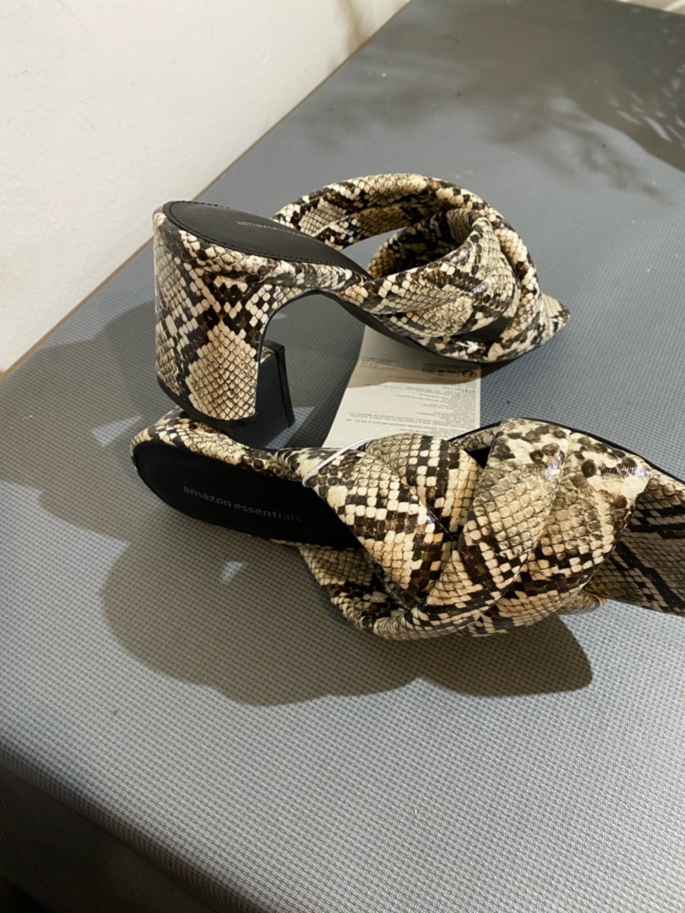 Amazon Essentials Snake-Print Crisscross Slide Mules - Black, Cream - Picture 4 of 6